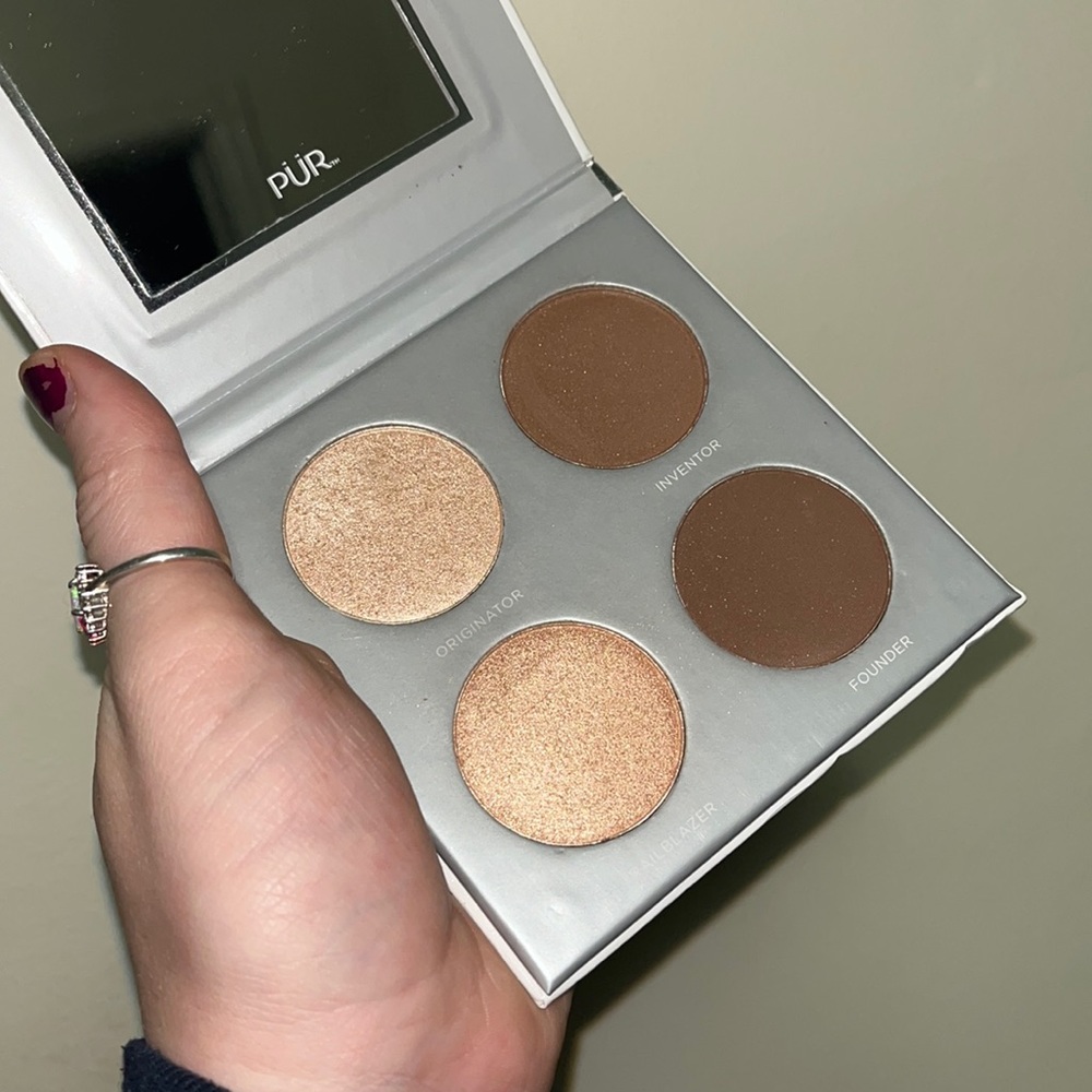 Brand new PÜR Sculptor Highlight & Contour Palette